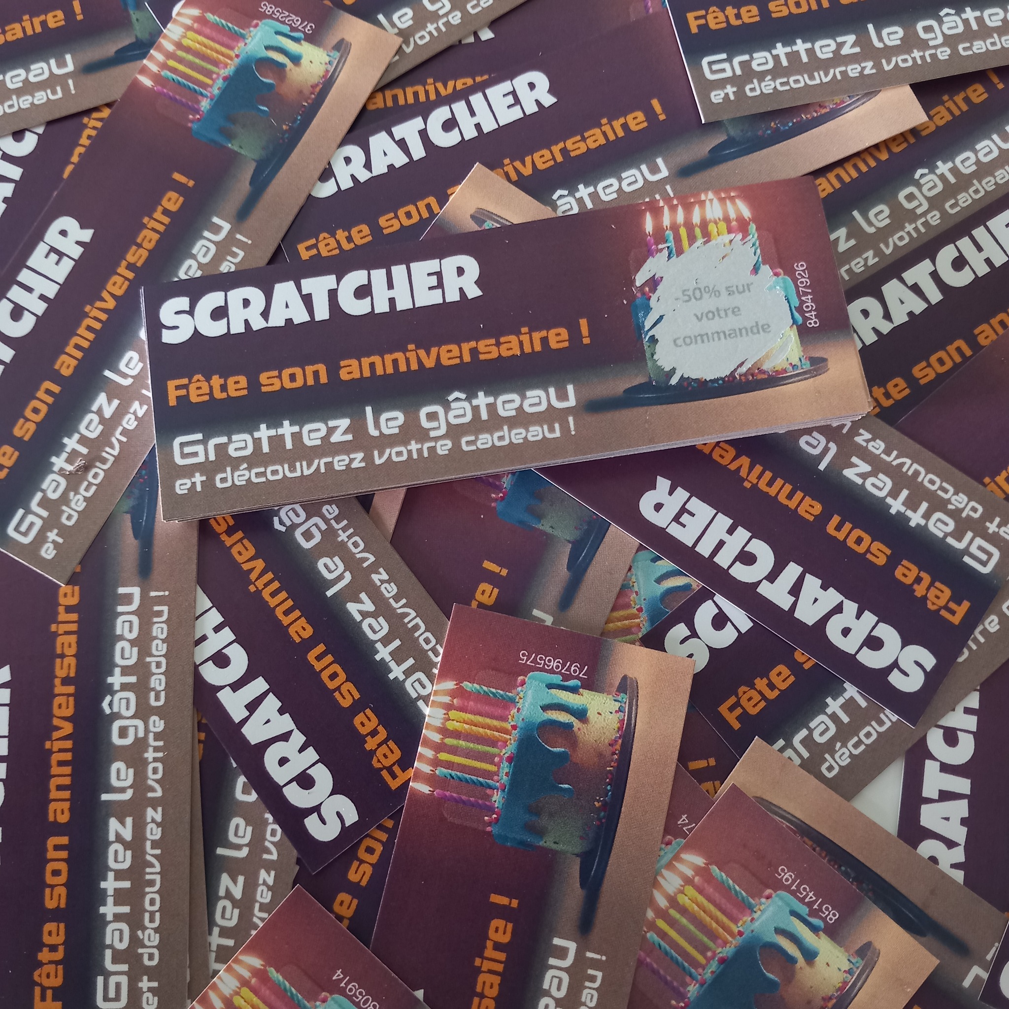 Festeggiare un compleanno è sempre fonte di gioia e felicità. Che sia per un bambino o un adulto, questa occasione rappresenta un momento speciale da celebrare. I biglietti a grattare personalizzati possono aggiungere un tocco in più a questo evento e renderlo memorabile. Consentono di dare un sapore unico a un compleanno e di creare un ricordo indimenticabile. Grazie alla personalizzazione, è possibile utilizzare formule di auguri specifiche; è il modo ideale per distinguersi offrendo grande piacere alla persona che festeggia il compleanno. Se stai cercando di capire come questi biglietti possano rendere la celebrazione eccezionale e memorabile, questo articolo fa al caso tuo! Festeggiare un compleanno è sempre fonte di gioia e felicità. Che sia per un bambino o un adulto, questa occasione rappresenta un momento speciale da celebrare. I biglietti a grattare personalizzati possono aggiungere un tocco in più a questo evento e renderlo memorabile. Consentono di dare un sapore unico a un compleanno e di creare un ricordo indimenticabile. Grazie alla personalizzazione, è possibile utilizzare formule di auguri specifiche; è il modo ideale per distinguersi offrendo grande piacere alla persona che festeggia il compleanno. Se stai cercando di capire come questi biglietti possano rendere la celebrazione eccezionale e memorabile, questo articolo fa al caso tuo!