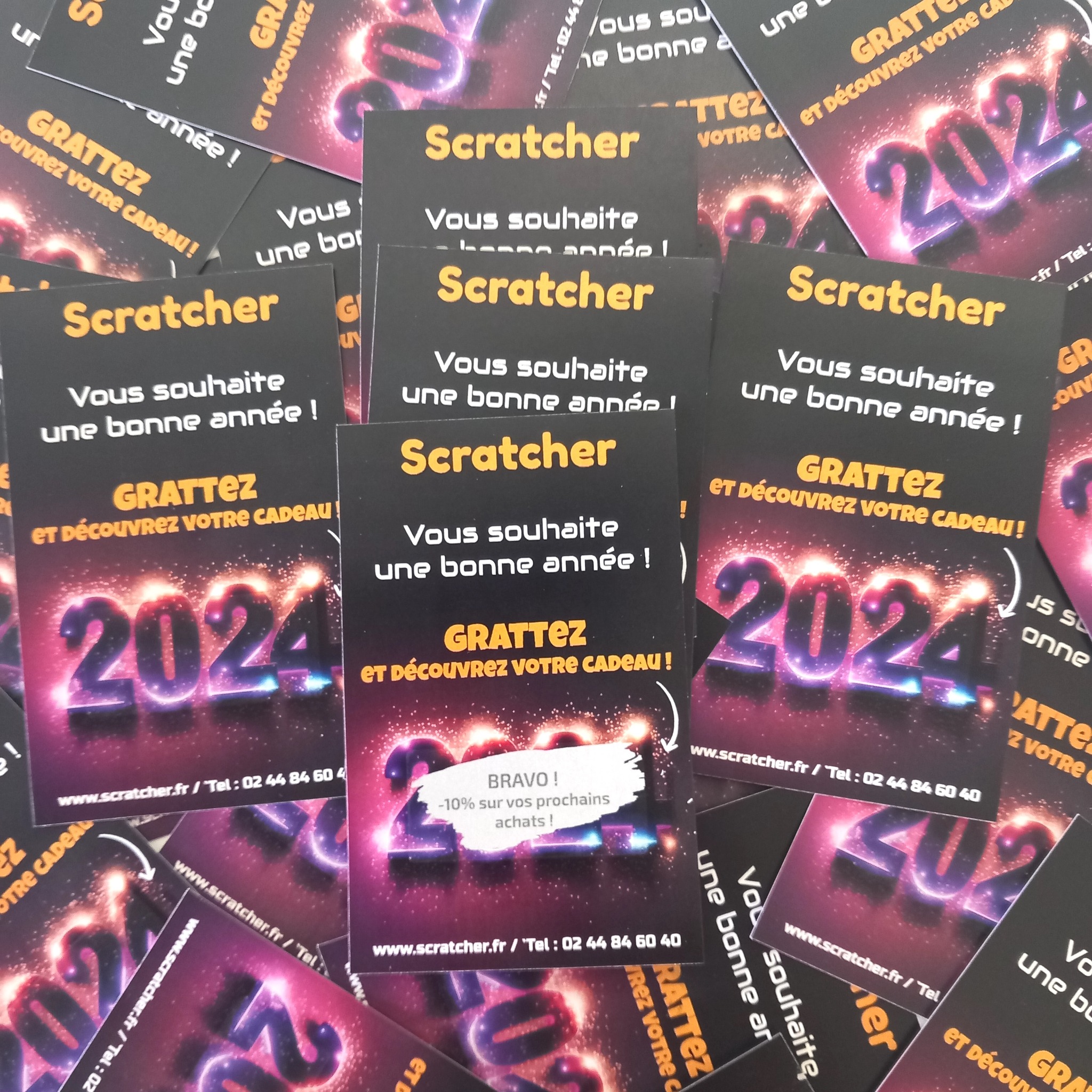 Per far sì che la tua azienda abbia giorni felici, niente è meglio di una clientela fedele. Sono i migliori ambasciatori che un'azienda possa avere. Quindi, è necessario trovare costantemente nuovi modi per suscitare il loro interesse, ma anche per mantenerlo. A tal fine, esistono molteplici opzioni da considerare. È innegabile che tra i metodi di premiazione, i gratta e vinci si distinguano in modo unico. Questi piccoli biglietti sono divertenti e offrono un'esperienza coinvolgente ed eccitante, consentendo ai clienti di scoprire offerte speciali, sconti esclusivi e molto altro ancora. Quindi, come possono essere utilizzati questi strumenti per premiare i clienti in modo innovativo ed efficace? Per far sì che la tua azienda abbia giorni felici, niente è meglio di una clientela fedele. Sono i migliori ambasciatori che un'azienda possa avere. Quindi, è necessario trovare costantemente nuovi modi per suscitare il loro interesse, ma anche per mantenerlo. A tal fine, esistono molteplici opzioni da considerare. È innegabile che tra i metodi di premiazione, i gratta e vinci si distinguano in modo unico. Questi piccoli biglietti sono divertenti e offrono un'esperienza coinvolgente ed eccitante, consentendo ai clienti di scoprire offerte speciali, sconti esclusivi e molto altro ancora. Quindi, come possono essere utilizzati questi strumenti per premiare i clienti in modo innovativo ed efficace?